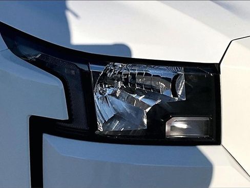 Used 2022 Nissan Frontier SV image 28