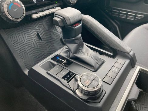 Used 2025 Toyota Tacoma TRD Off-Road AWD/4WD image 27