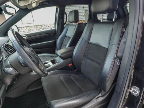 Used 2020 Jeep Grand Cherokee Altitude AWD/4WD image 3