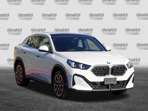 Certified 2025 BMW X2 xDrive28i w/ Premium Package image 2