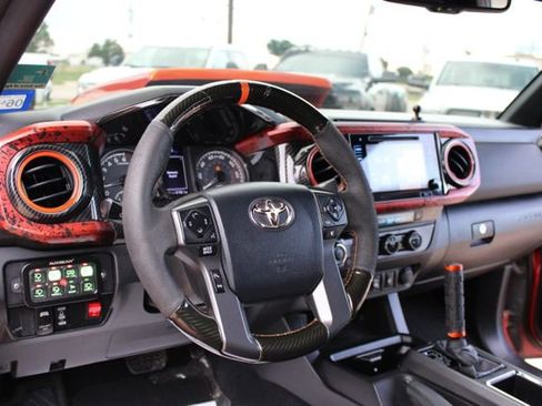 Used 2016 Toyota Tacoma TRD Off-Road w/ Premium & Technology Package AWD/4WD image 15