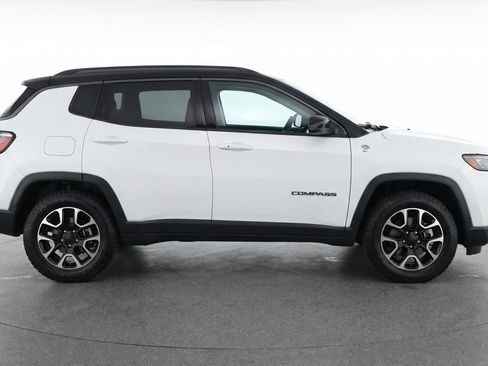 Used 2025 Jeep Compass Trailhawk AWD/4WD image 11