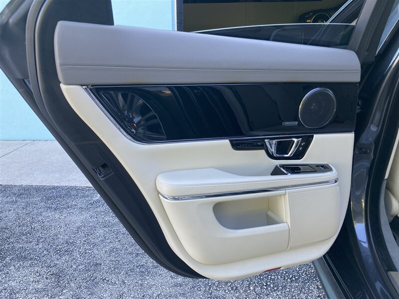 Used 2017 Jaguar XJ R-Sport RWD image 34