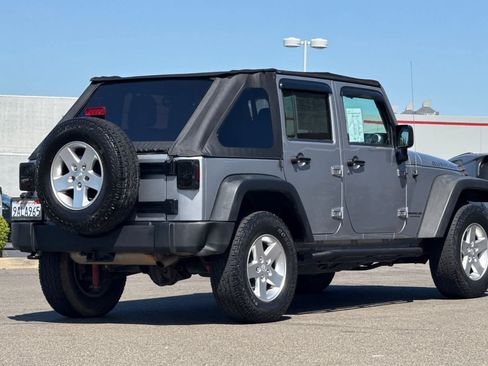 Used 2015 Jeep Wrangler Unlimited Rubicon w/ Connectivity Group AWD/4WD image 2