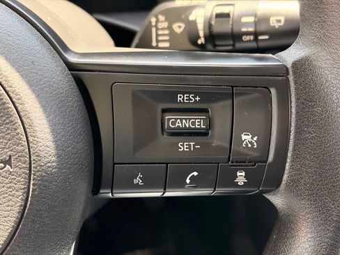 Used 2025 Nissan Kicks SV w/ Illumination Package FWD image 29