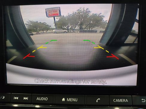 Used 2022 Nissan Pathfinder SV image 5