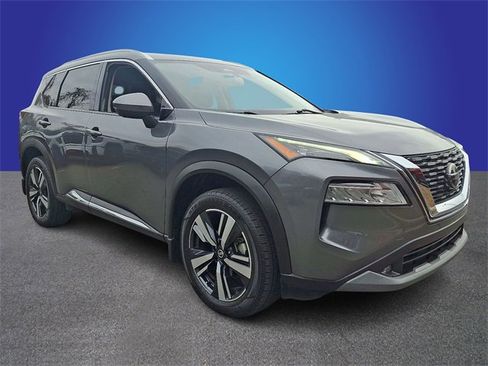 Used 2021 Nissan Rogue SL image 3