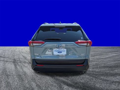 Used 2021 Toyota RAV4 XLE Premium AWD/4WD image 5