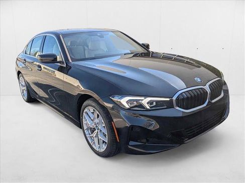 Used 2025 BMW 330i Sedan w/ Premium Package image 7