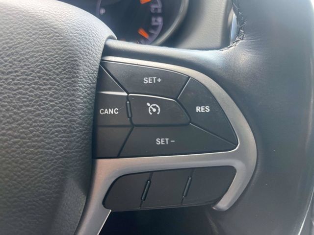Used 2022 Jeep Grand Cherokee Laredo X RWD image 25