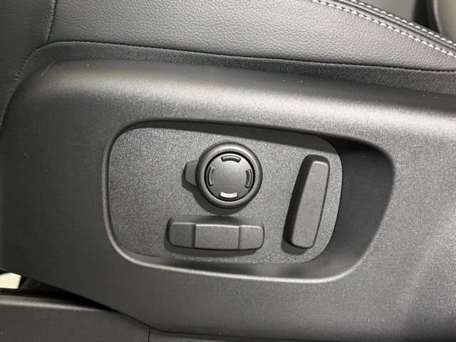 Used 2026 Land Rover Discovery S AWD/4WD image 33