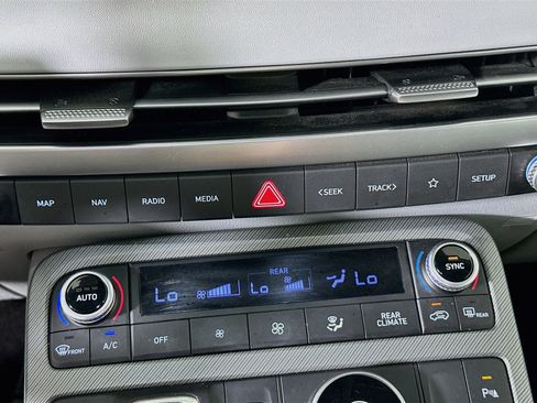 Used 2025 Hyundai Palisade SEL FWD image 24