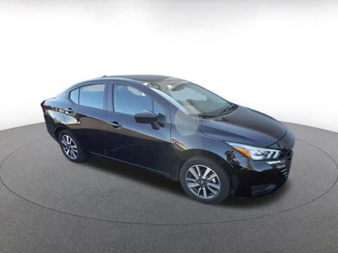 Used 2025 Nissan Versa SV image 2