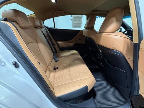 Used 2024 Lexus ES 300h w/ Technology Package FWD image 34