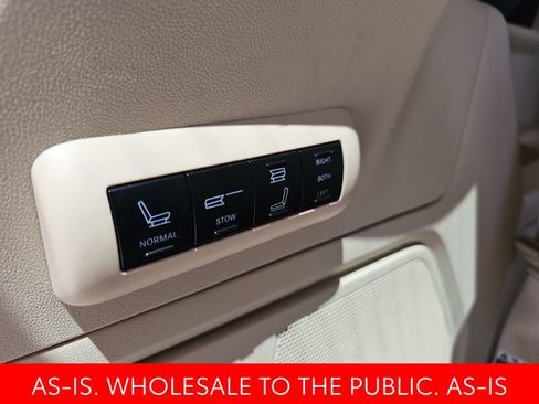 Used 2008 Chrysler Town & Country Limited w/ Entertainment Group #3 FWD image 32