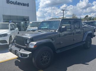 Used 2025 Jeep Gladiator Sport video 2