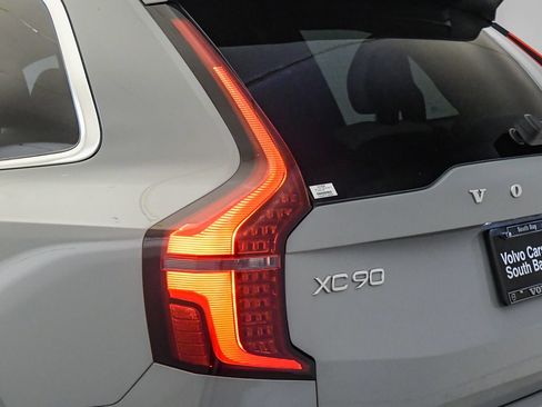 Certified 2026 Volvo XC90 B6 Plus AWD/4WD image 12