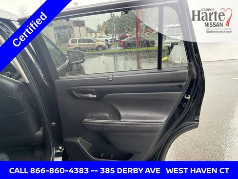 Used 2024 Toyota Highlander XLE AWD/4WD image 24