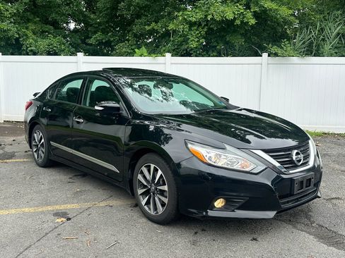 Used 2016 Nissan Altima 2.5 SL w/ 2.5 Technology Package FWD image 8