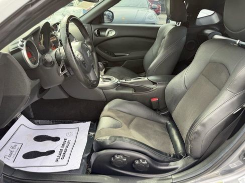 Used 2018 Nissan 370Z Touring image 15