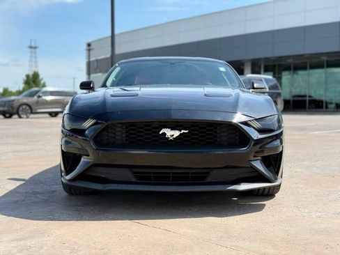 Used 2018 Ford Mustang Coupe RWD image 3
