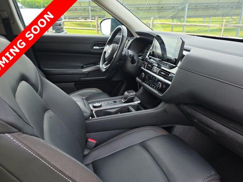 Used 2023 Nissan Pathfinder SL AWD/4WD image 6