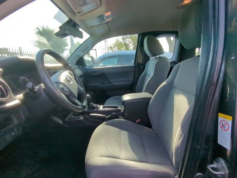 Used 2018 Toyota Tacoma SR w/ Four Season Floor Mat Package AWD/4WD image 7