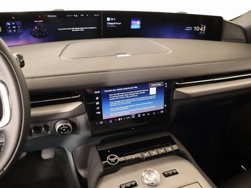 New 2025 Lincoln Navigator Reserve w/ Jet Appearance Package AWD/4WD image 5