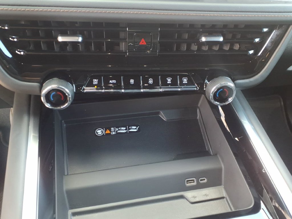 Used 2026 Chevrolet Suburban High Country AWD/4WD image 34