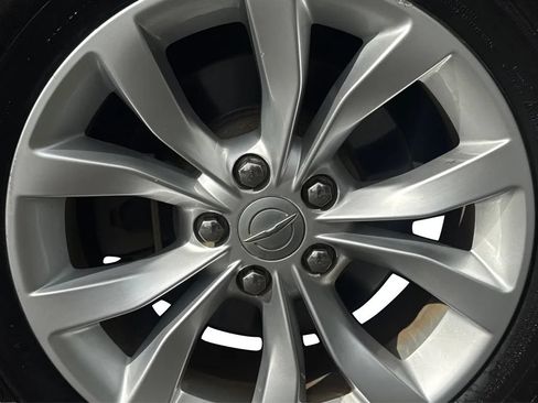 Used 2015 Chrysler 300 Limited RWD image 41