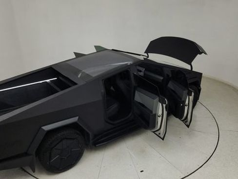 Used 2024 Tesla Cybertruck AWD Crew Cab image 35