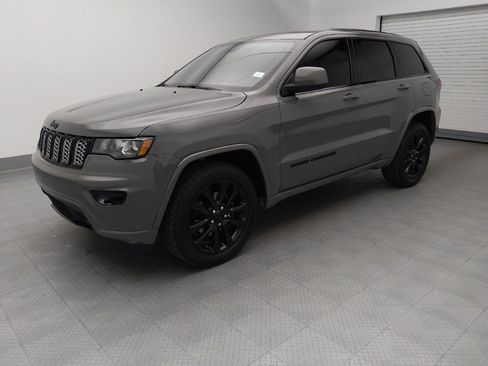 Used 2019 Jeep Grand Cherokee Altitude AWD/4WD image 2