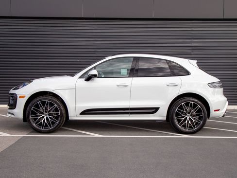 Certified 2026 Porsche Macan AWD/4WD image 2