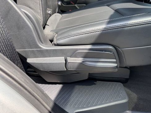 Used 2024 Ford Expedition XLT AWD/4WD image 39