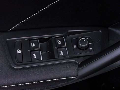 Used 2022 Volkswagen Tiguan SE image 15