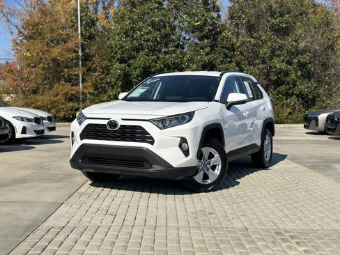Used 2020 Toyota RAV4 XLE image 1