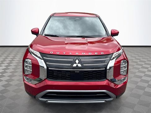 New 2026 Mitsubishi Outlander SE image 2