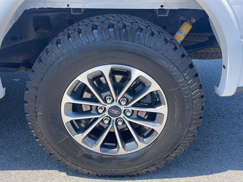 Used 2018 Ford F150 XLT w/ Equipment Group 302A Luxury AWD/4WD image 12
