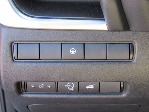 Used 2024 Nissan Rogue SV FWD image 25