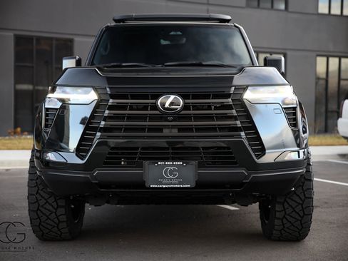 Used 2025 Lexus GX 550 w/ Accessory Package (2T) image 23