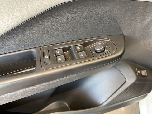 Certified 2023 Volkswagen Taos SE w/ Black Wheel Package FWD image 34