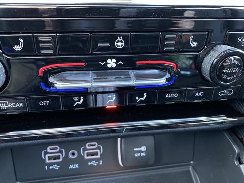 New 2025 Jeep Grand Cherokee Laredo image 13