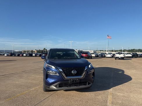 Certified 2023 Nissan Rogue SV FWD image 4