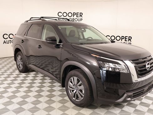 Used 2025 Nissan Pathfinder SV AWD/4WD image 1