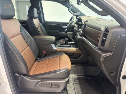 Certified 2023 Chevrolet Silverado 1500 High Country w/ High Country Premium Package image 12