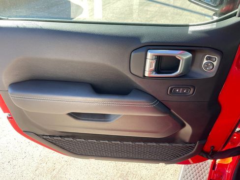 Used 2022 Jeep Wrangler Unlimited Sahara w/ Cold Weather Group image 12