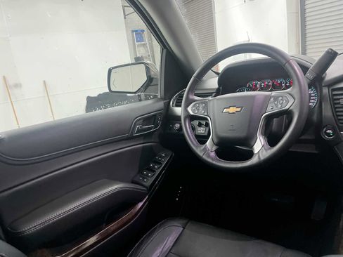 Used 2018 Chevrolet Suburban LT w/ LT Signature Package AWD/4WD image 15