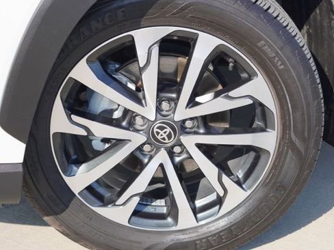 Certified 2024 Toyota Corolla Cross XLE FWD image 11