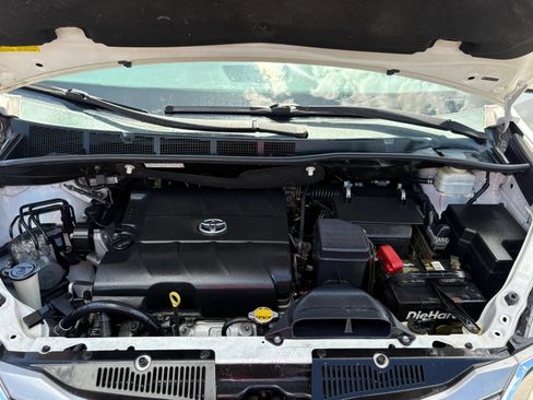 Used 2015 Toyota Sienna XLE Premium FWD image 19