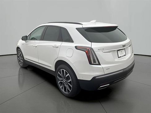 Certified 2022 Cadillac XT5 Sportv w/ Technology Package image 3
